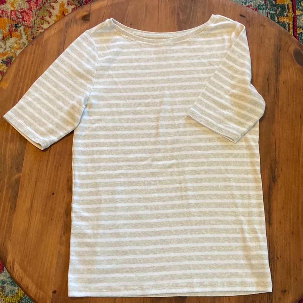 Gap soft short sleeved top. Size L